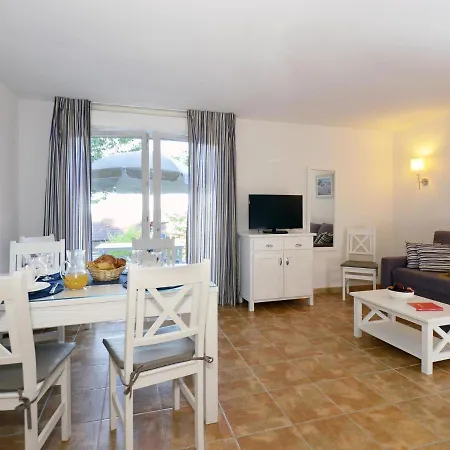 Spacious Terraced Maisonette In Picturesque
